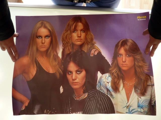 Runaways pink background Super Poster 23"x17", Verzenden, Gebruikt, A1 t/m A3, Film en Tv