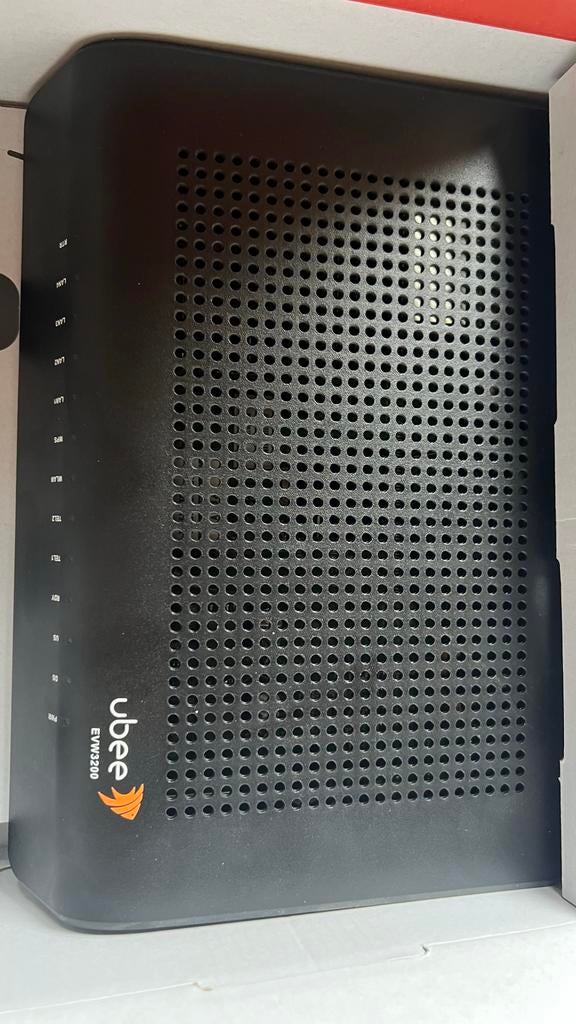 Ubee EVW3200 Ziggo modem, Ophalen of Verzenden, Gebruikt, Router met modem