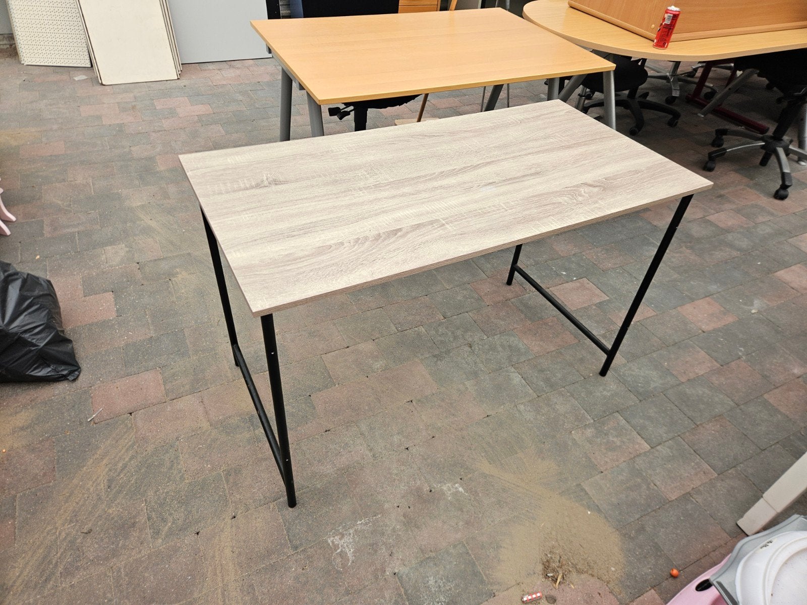 Modern bureau / bijzettafeltje met metalen onderstel, Gebruikt, 100 tot 150 cm, Modern, Industrieel, Tot twee personen