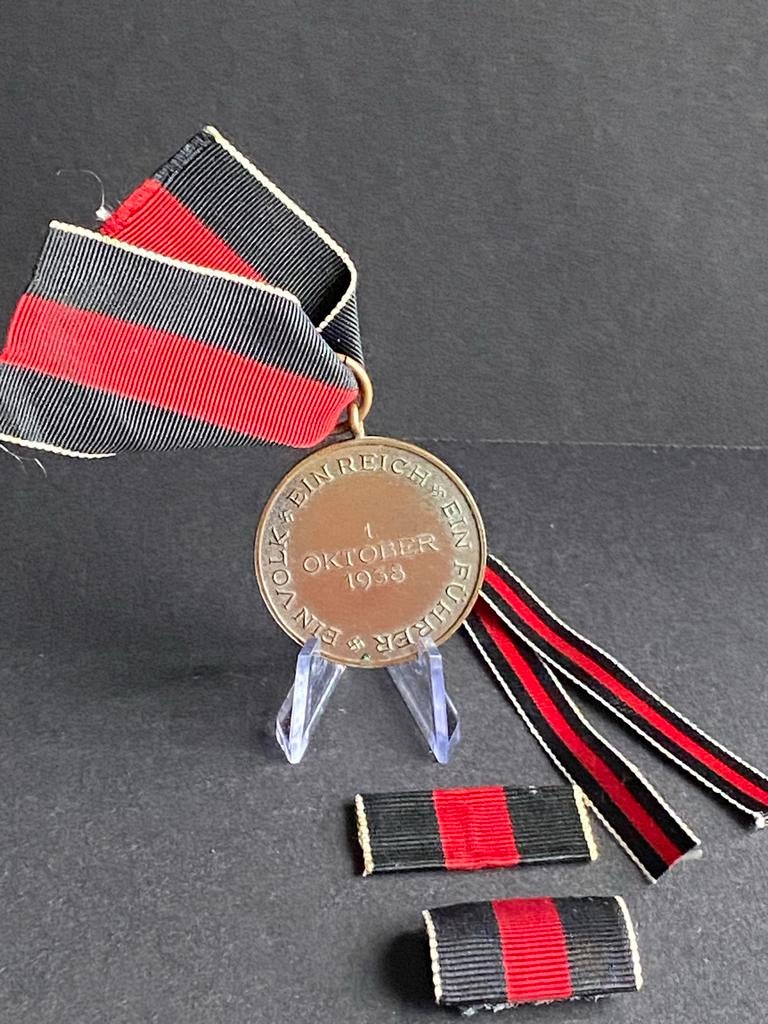 Orginele Sudetenland Medaille  1938 met lint en speldjes, Ophalen of Verzenden, Overige soorten, Duitsland, Lintje, Medaille of Wings