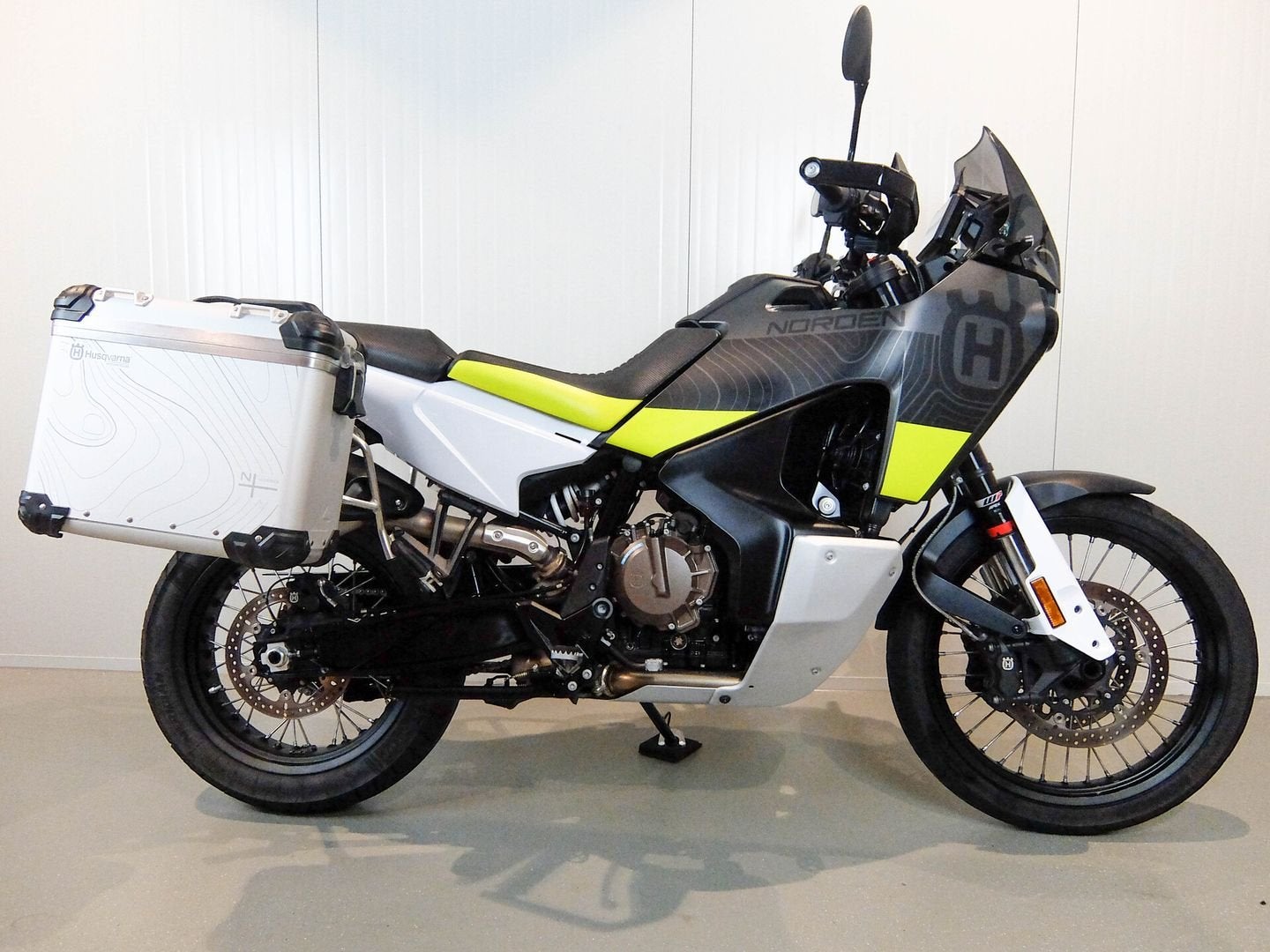 HUSQVARNA NORDEN  901 (bj 2022), 2 cilinders, Motorrijbewijs A, Onbekend, Meer dan 35 kW
