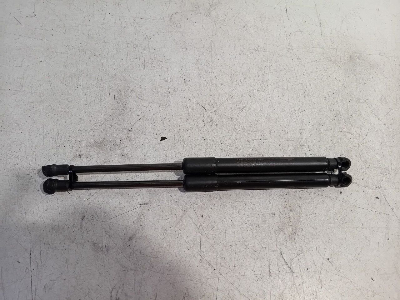 Gasdrukveerset achter Toyota iQ, Onderdelen@venauto.nl, Van der Ven Autorecycling B.V., Gebruikt, Ettenseweg 76, 4706 PB Roosendaal, The Netherlands