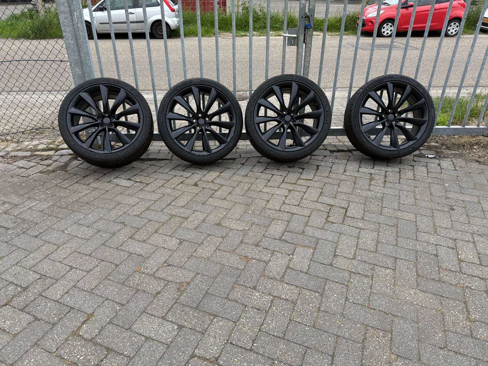 Model X onyx velgen 22 inch Tesla Only banden TPMS, Ophalen, Gebruikt, 285 mm, Banden en Velgen