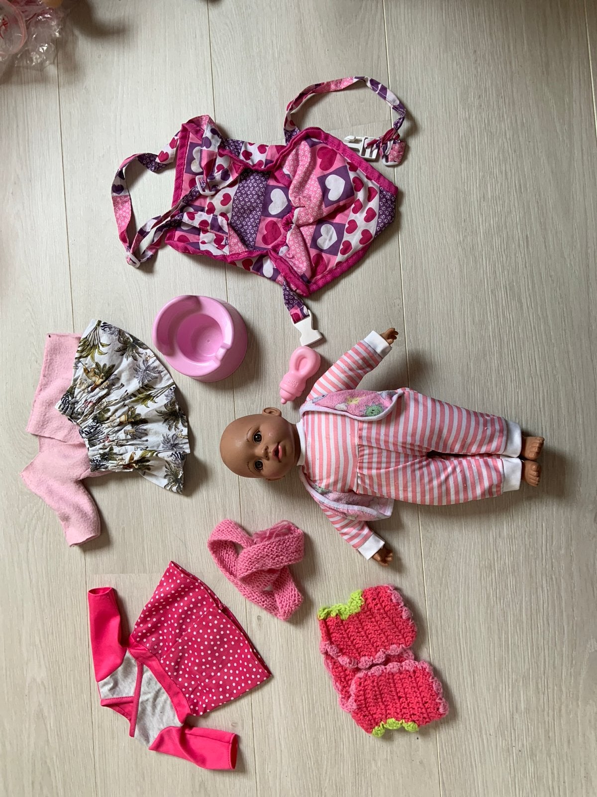 Leuk poppensetje met baby, kleding en accessoires, Ophalen of Verzenden, Babypop