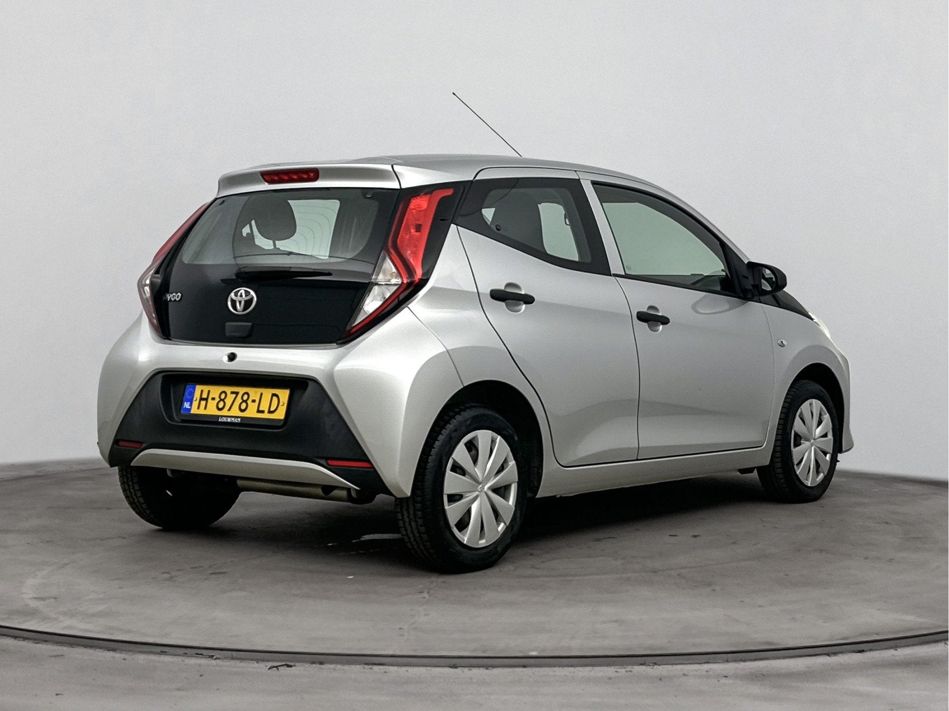 Toyota Aygo 1.0 VVT-i x-fun | Airco | Bluetooth | NL-Auto |, Auto's, Voorwielaandrijving, 12 maanden, Stof, Gebruikt
