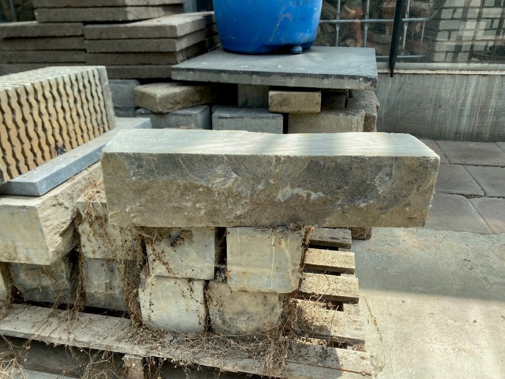 Te koop 14 stuks hardstenen muurblokken gekliefd, Tuin en Terras, Tegels en Klinkers, Ophalen, Natuursteen, Overige typen