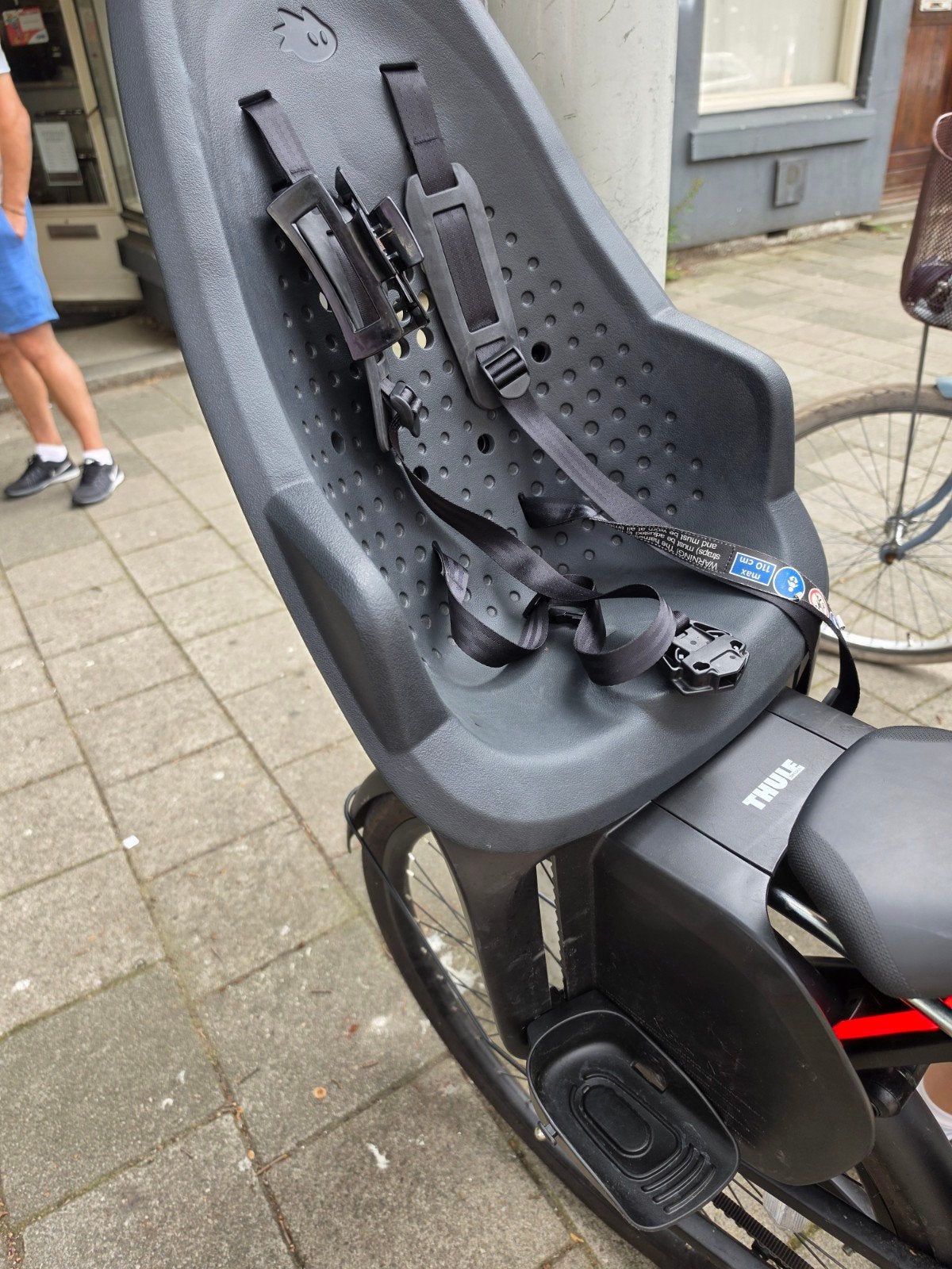 GEVRAAGD: Thule Yepp Junior Budget achterzitje + EasyFit Ada, Fietsen en Brommers, Fietsaccessoires | Fietsstoeltjes, Ophalen of Verzenden