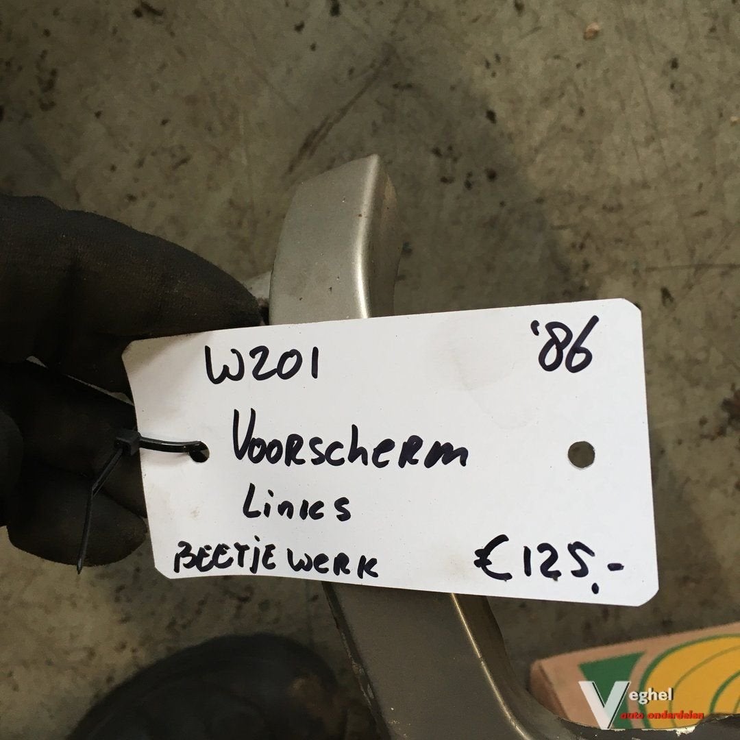 Mercedes W201  1986  Voorscherm Linksvoor beetje werk