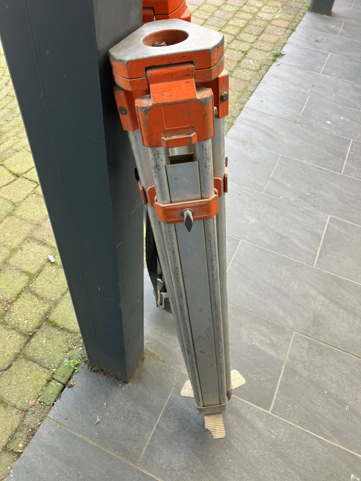 Twee laser/theodoliet statief, Doe-het-zelf en Verbouw, Ophalen of Verzenden, Gebruikt, Overige typen