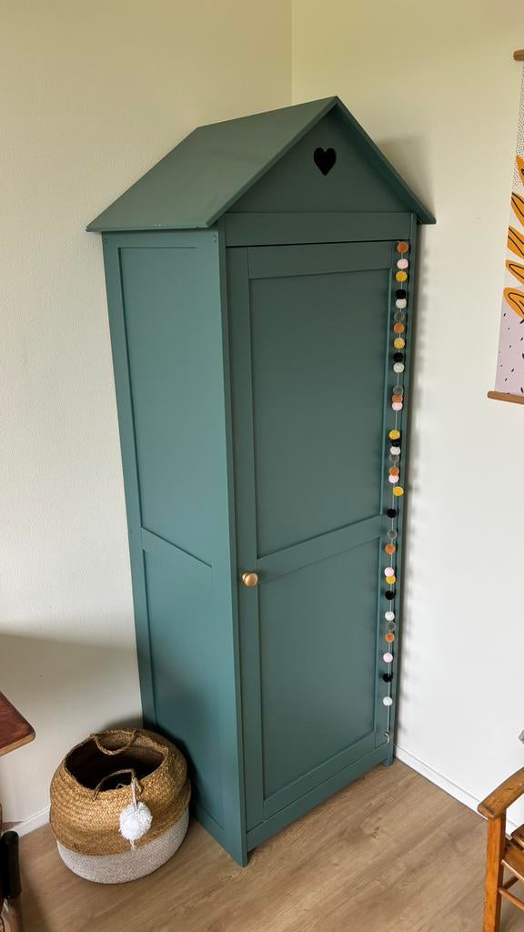 Kledingkast kinderkamer, Kinderen en Baby's, Kinderkamer | Commodes en Kasten, Ophalen, 105 cm of meer, Zo goed als nieuw, 75 tot 100 cm