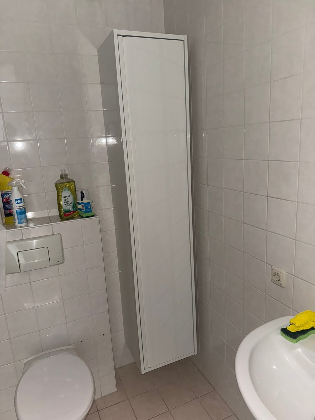 IKEA ÄNGSJÖN hoge badkamerkast hoogglans wit – als nieuw, Huis en Inrichting, Badkamer | Badkamermeubels, Ophalen, (Half)hoge kast