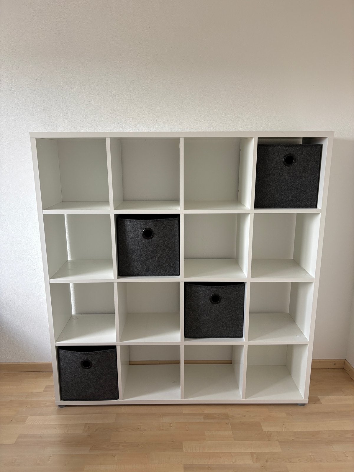 IKEA KALLAX vakkenkast wit 16 vakken incl 4 opbergmanden, Ophalen, Zo goed als nieuw, 25 tot 50 cm, Minder dan 150 cm