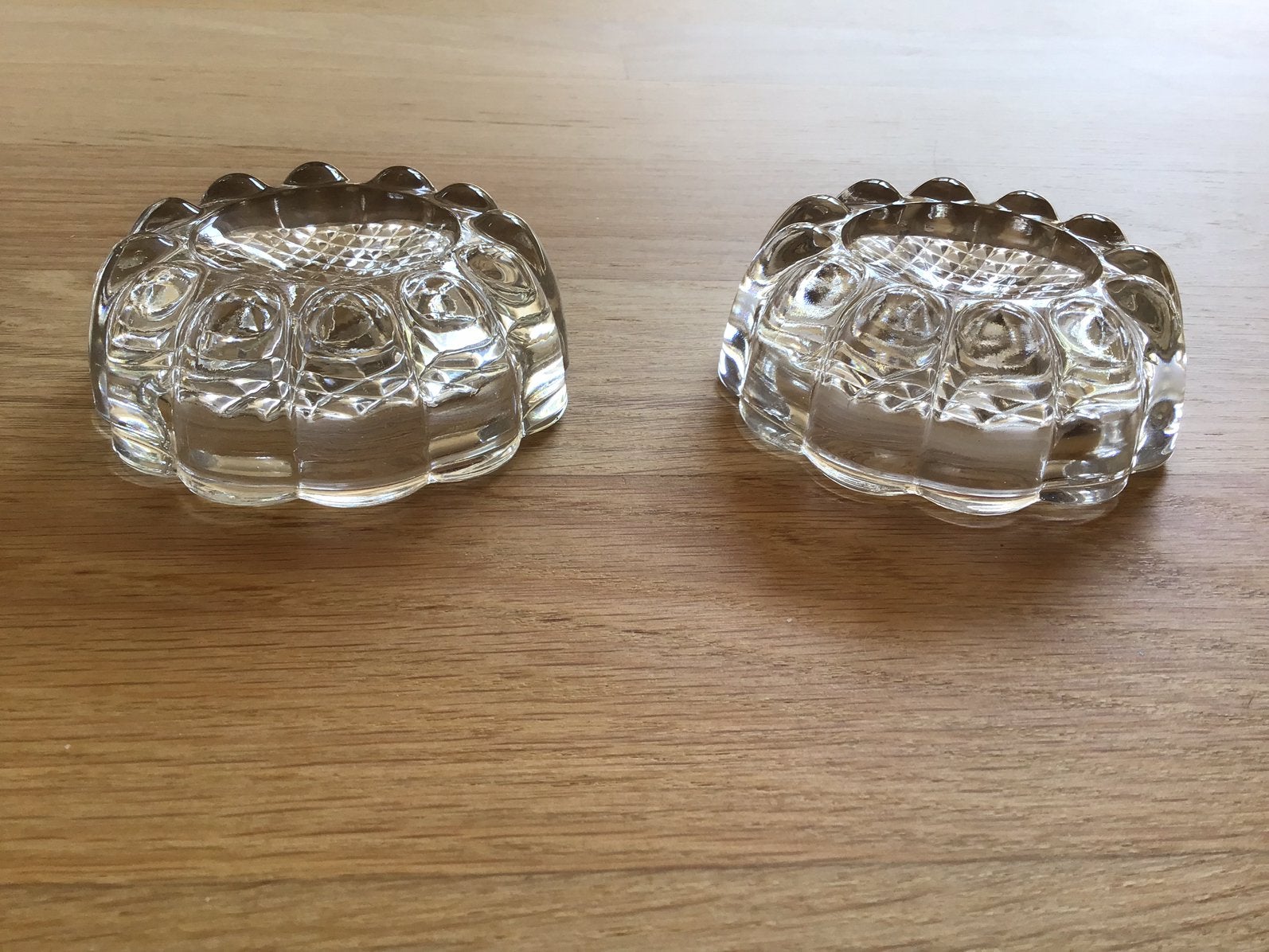 2 helder glazen tafel- piano pootonderzetters., Ophalen of Verzenden