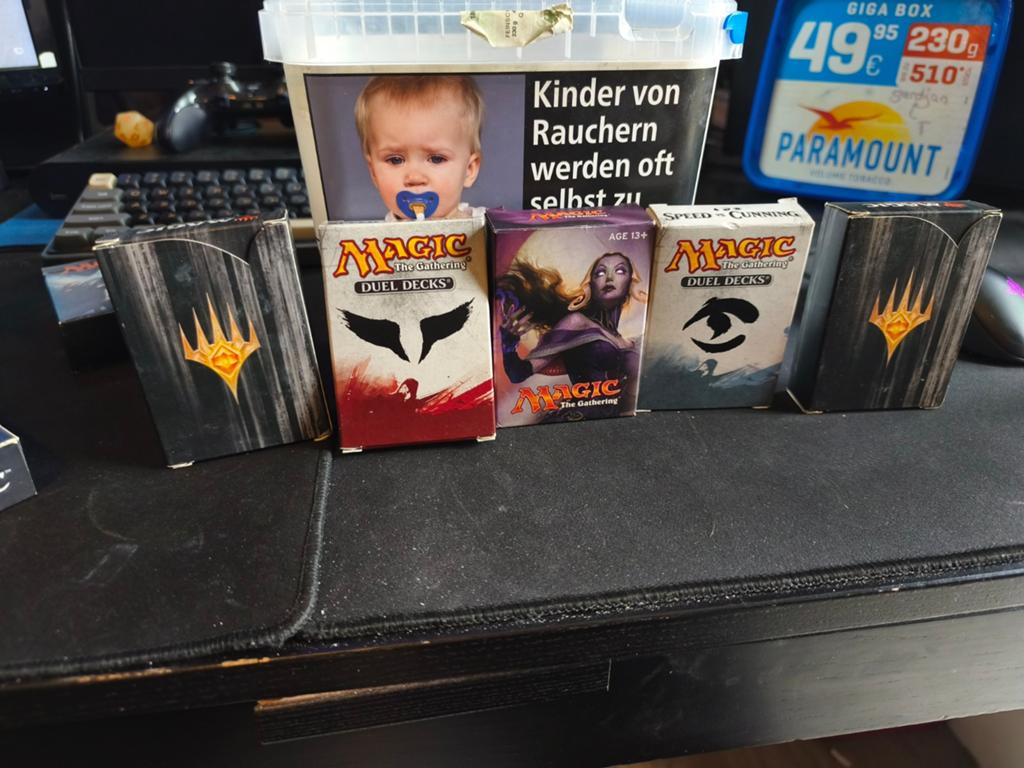 Magic the gathering cards, decks, dice and sleeves, Ophalen of Verzenden, Geboorte of Huwelijk