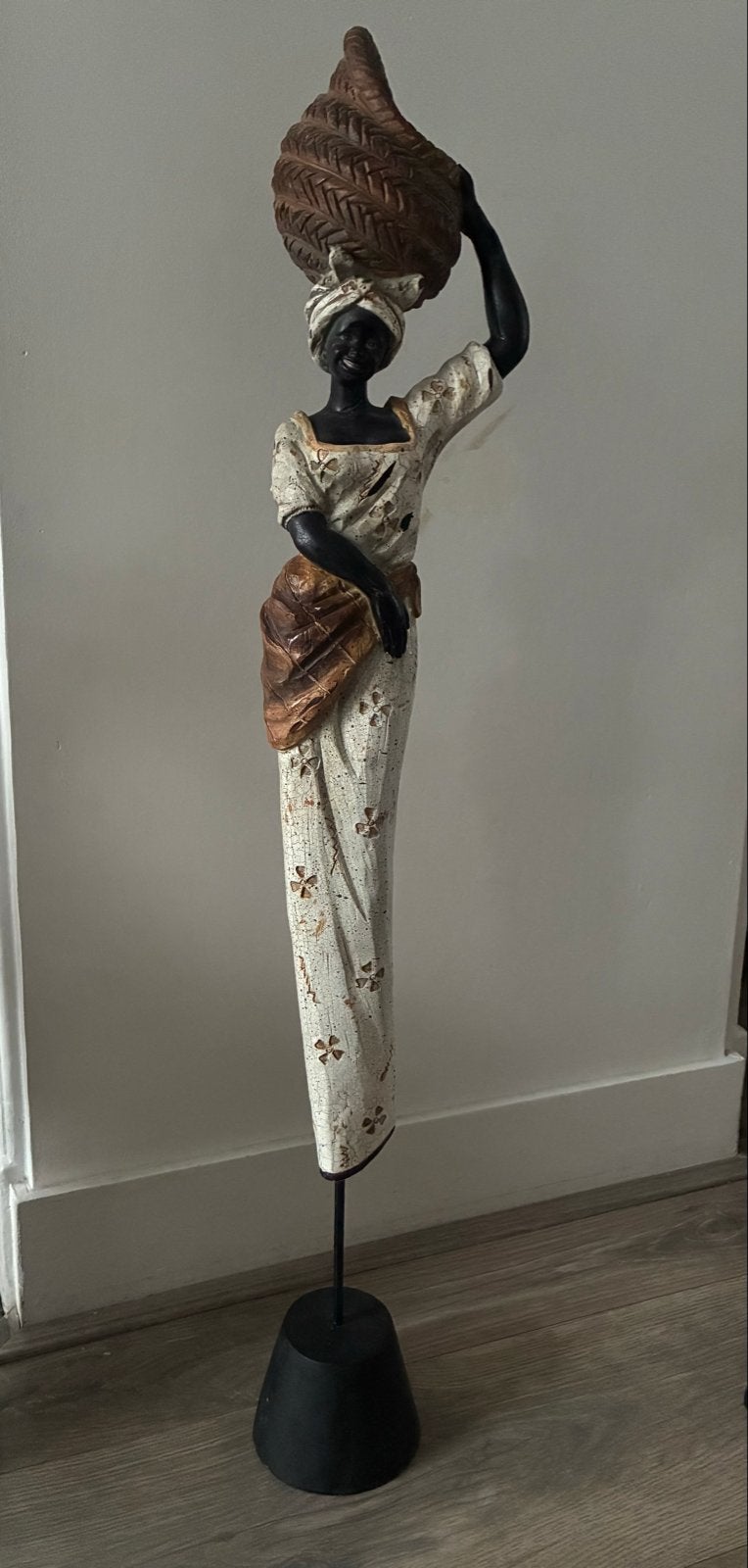 Afrikaans beeld van vrouw met mand op hoofd, Ophalen, Natuurlijk materiaal, 50 - 100 cm, Handgemaakt