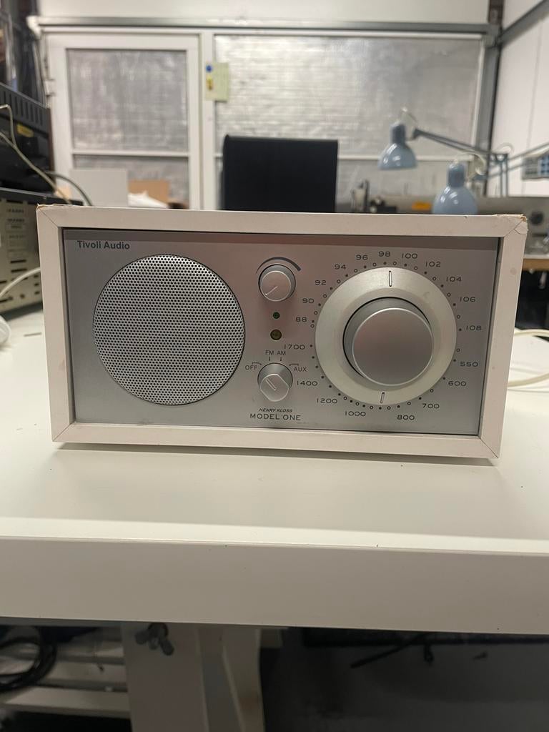Tivoli Audio MODEL ONE Henry Kloss kastje beschadigd, Ophalen of Verzenden, Gebruikt, Radio