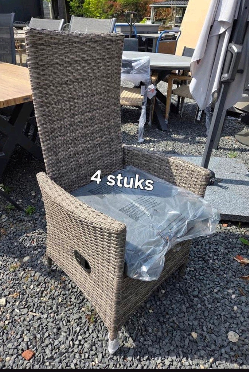 4 STUKS VERSTELBARE RUGLEUNING STOELEN VAN €680 nu €300, Ophalen