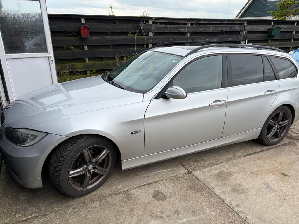 BMW 3-Serie 3.0 330D Touring AUT 2006 Grijs, Auto's, BMW, Achterwielaandrijving, 1800 kg, 2993 cc, Stationwagon