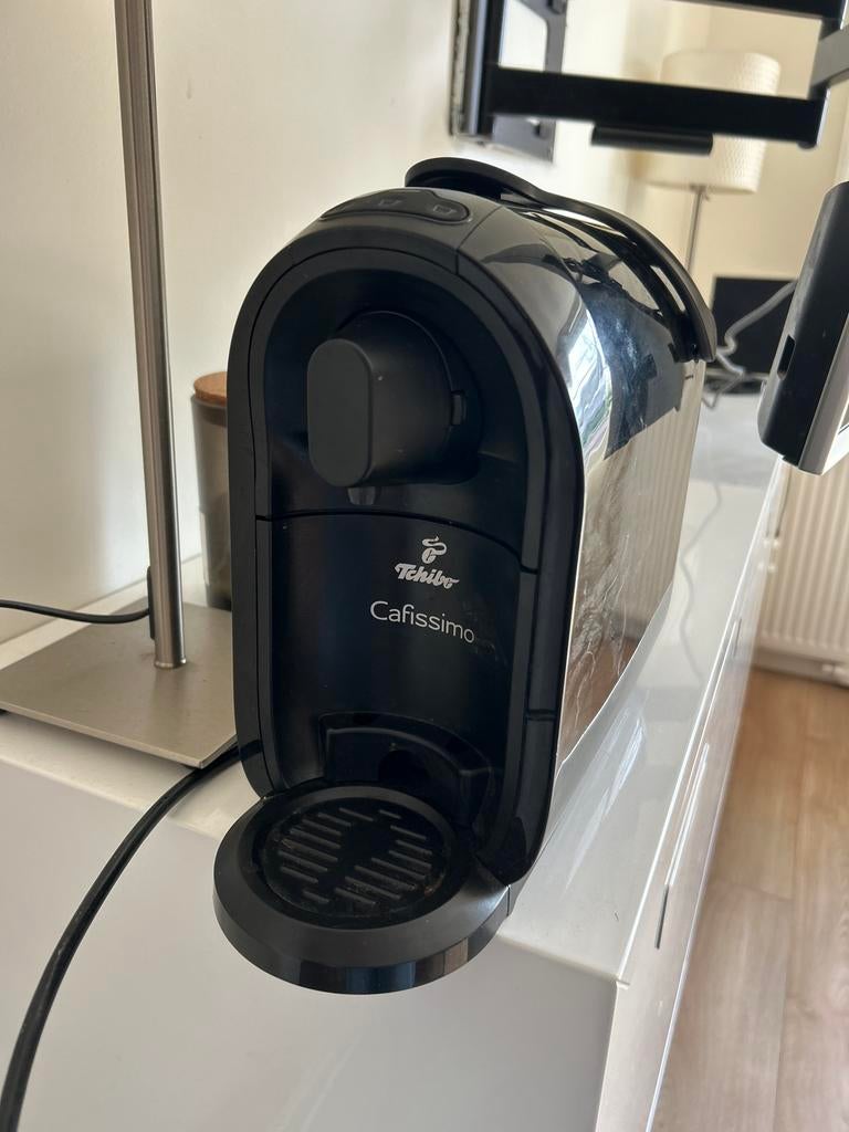 Tchibo Cafissimo koffiezetapparaat, Gebruikt, Koffiemachine, Ophalen of Verzenden, Koffiepads en cups