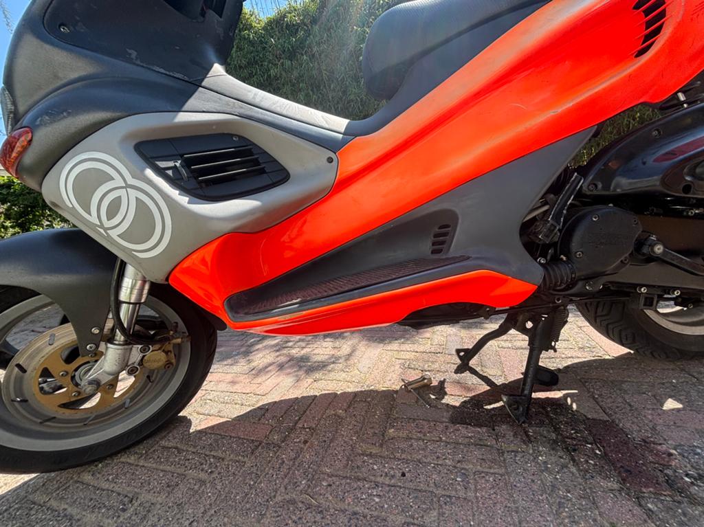 Gilera runner fluo rosso kappen, Motoren, Tuning en Styling, Ophalen of Verzenden