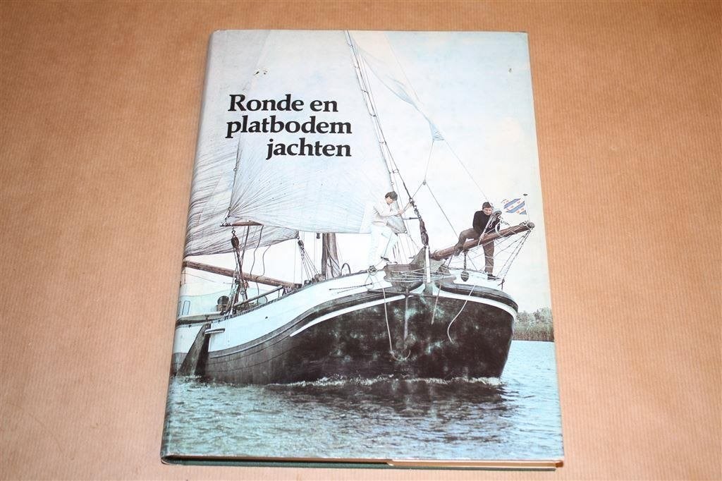 Ronde en Platbodemjachten - 5e herziene druk 1977, Boeken, Ophalen of Verzenden, Gelezen, Overige onderwerpen