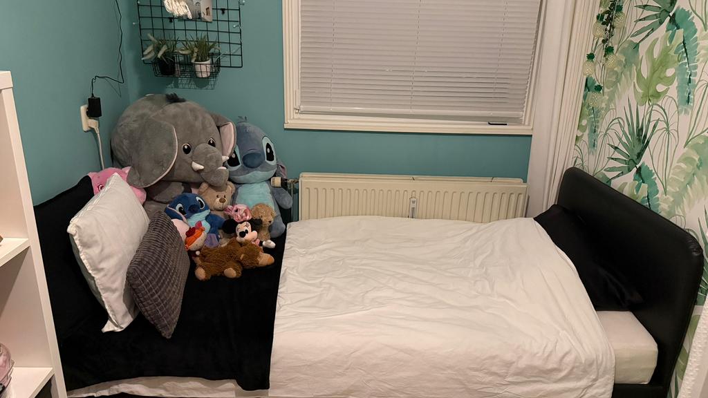 Slattum bedframe met lattenbodem en matras (zwart nepleer), Ophalen, Gebruikt, 90 cm, Eenpersoons