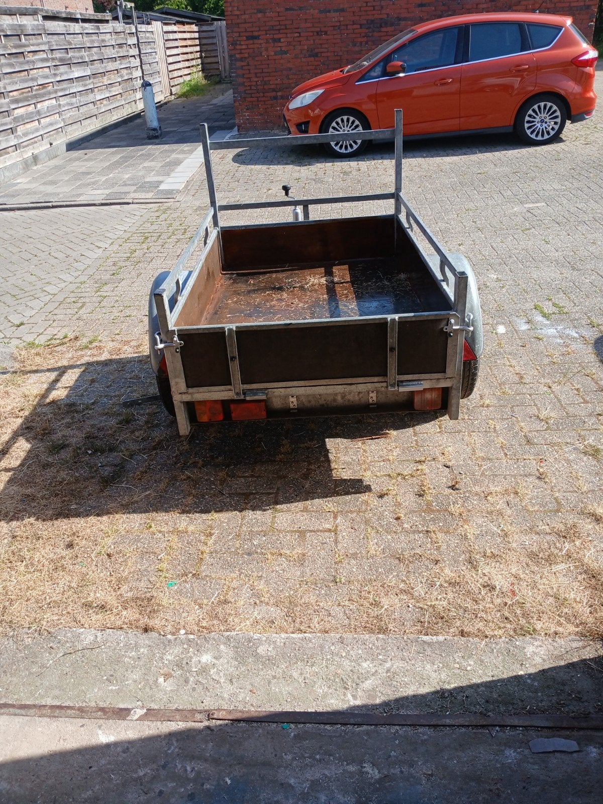 Aanhangwagen, Ophalen, Zo goed als nieuw