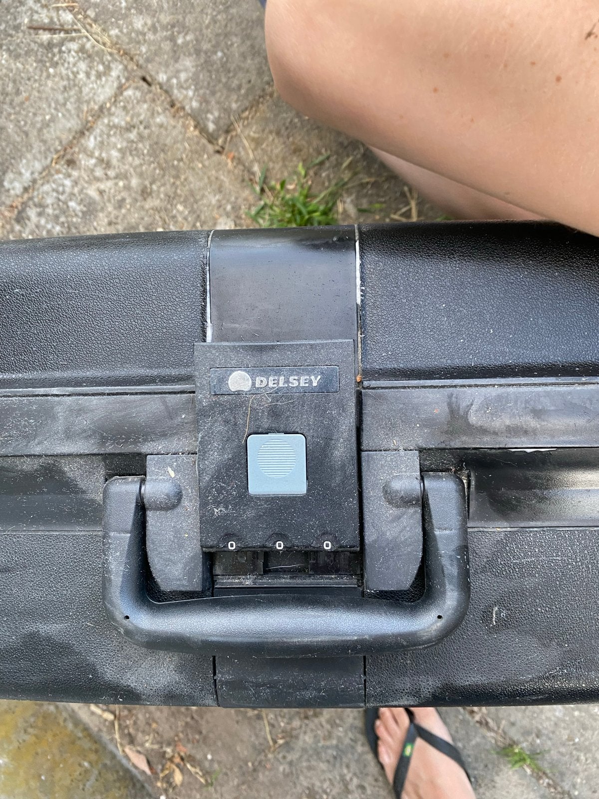 Delsey Koffer Zwart met Wieltjes en Uitschuifbare Handgreep, Ophalen, 30 cm of meer, Gebruikt, Zwart