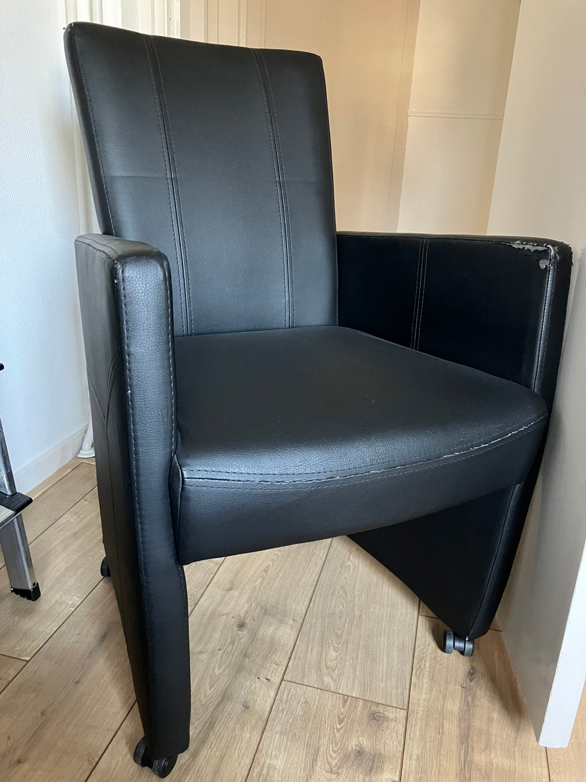 Gratis hoge stoel, Ophalen, Gebruikt, Zwart, Leer