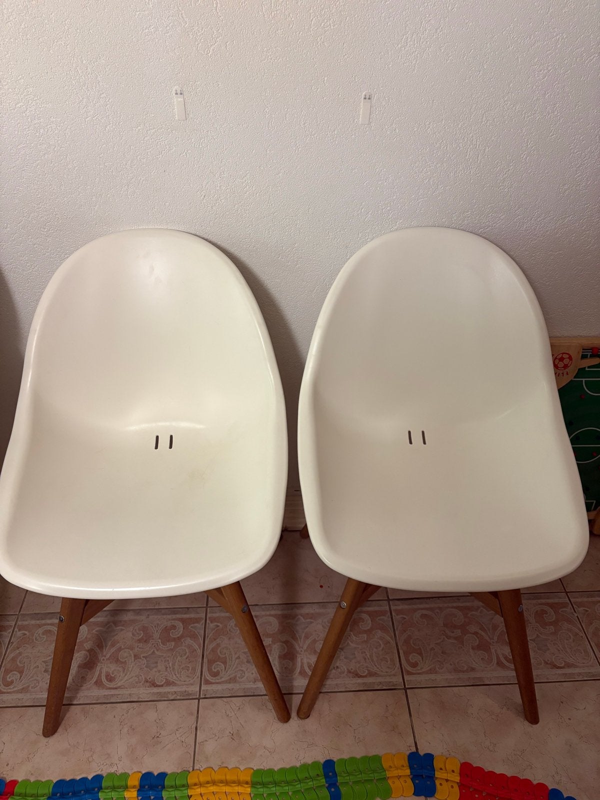 Four white chairs (ikea- plastic with wooden legs) identical, Huis en Inrichting, Ophalen, Gebruikt, Wit, Vijf, Zes of meer stoelen