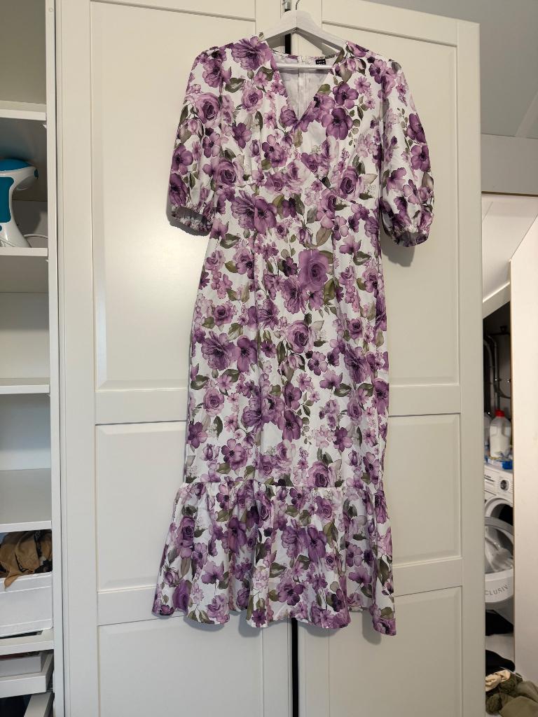 Bloemen maxi jurk paars/wit elegant/zomer, Kleding | Dames, Jurken, Overige kleuren, Maat 42/44 (L), Nieuw, Ophalen of Verzenden