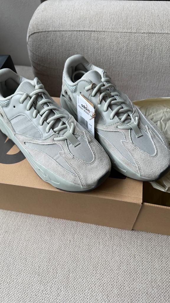 YEEZY 700 SALT 43 1/3, Kleding | Heren, Schoenen, Overige kleuren, Nieuw, Ophalen of Verzenden, Sneakers of Gympen