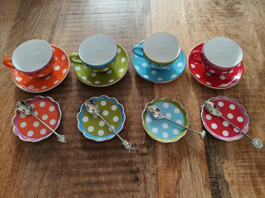 Douwe Egberts Olily Kopjes en Schotels met Lepeltjes, Keramiek, Ophalen of Verzenden, Zo goed als nieuw, Overige stijlen