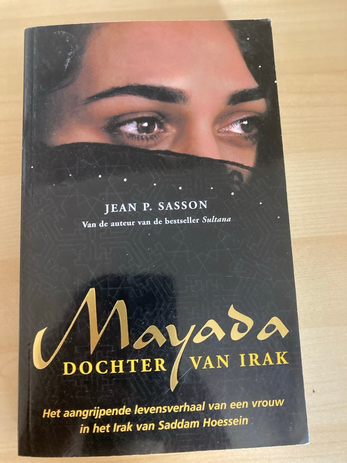 Mayada, Dochter van Irak - Jean P. Sasson, Boeken, Ophalen of Verzenden, Gelezen, Politiek