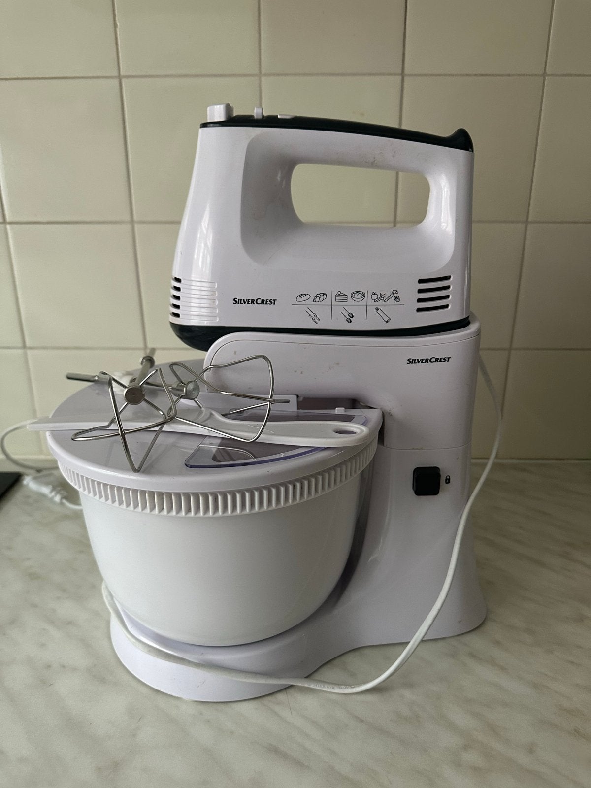 SilverCrest Handmixer met Mengkom - Zo goed als nieuw, Ophalen, 3 snelheden of meer, Zo goed als nieuw, 2 tot 3 liter