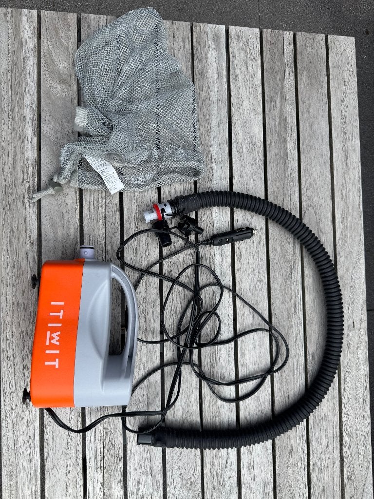 Elektrische pomp voor sup boards en kajaks, Ophalen of Verzenden, Zo goed als nieuw, SUP-accessoire