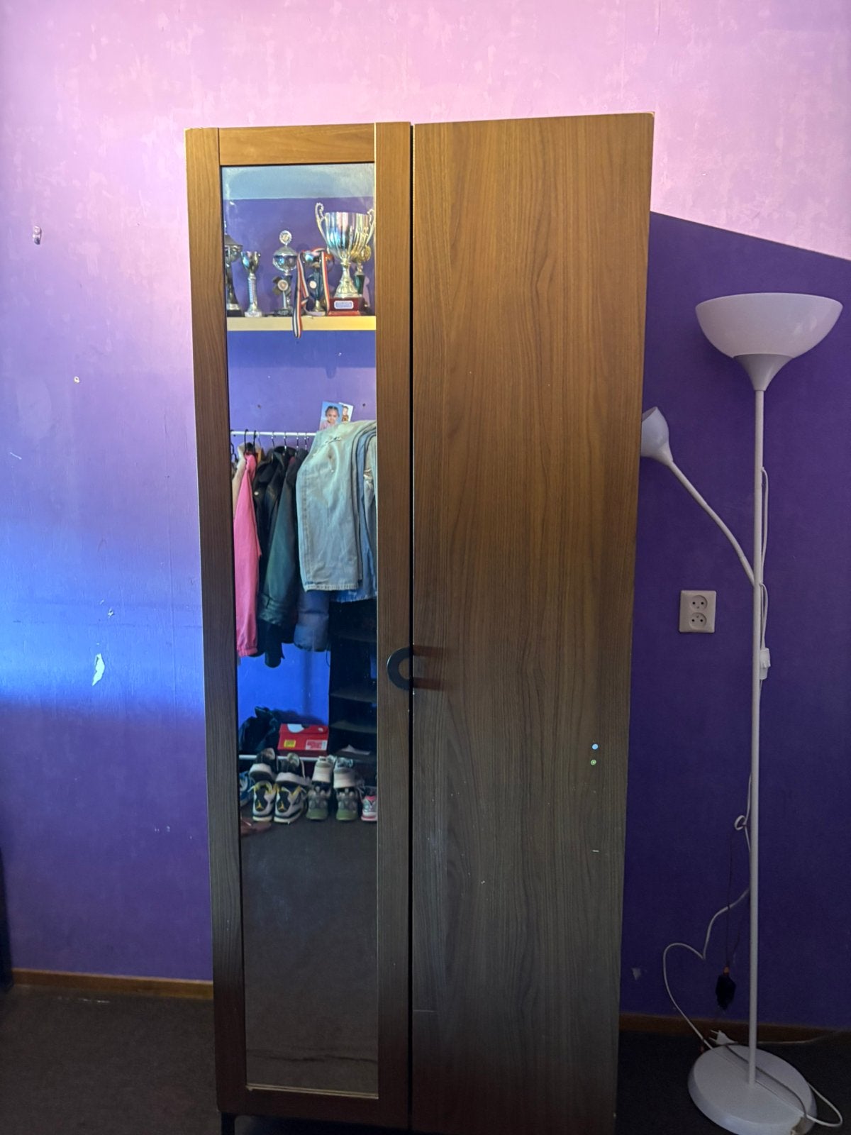 Kleding kast, Ophalen, Walnoot kleur, Zo goed als nieuw, 150 tot 200 cm