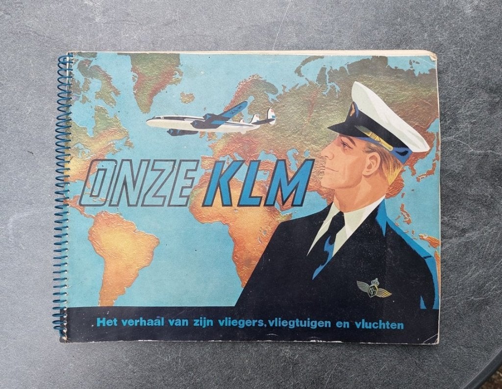 Onze KLM Prachtig boek met plakplaatjes, Verzamelen, Luchtvaart en Vliegtuigspotten, Ophalen of Verzenden, Gebruikt, Boek of Tijdschrift