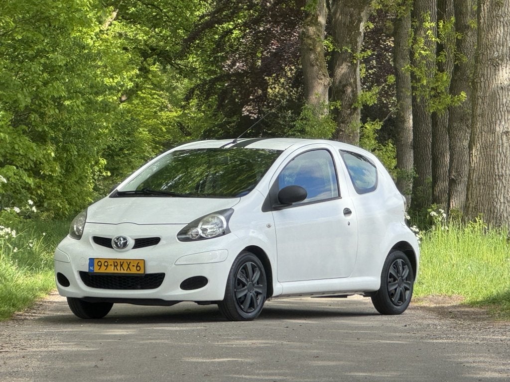 Toyota Aygo 1.0-12V Now apk 5-27 airco carplay (bj 2011), Voorwielaandrijving, Euro 5, Gebruikt, 4 stoelen