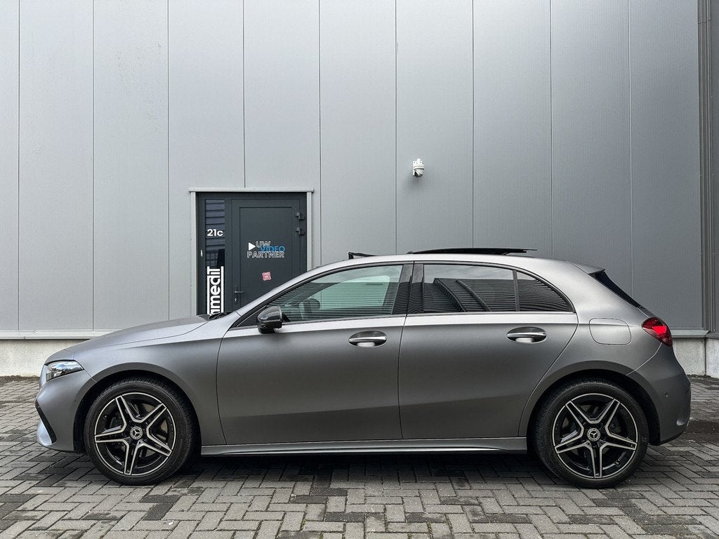 Mercedes-Benz A-Klasse 250 e AMG Line Matgrijs | Pano | 360, Auto's, Mercedes-Benz, Gebruikt, Automatische klimaatregeling, Bedrijf