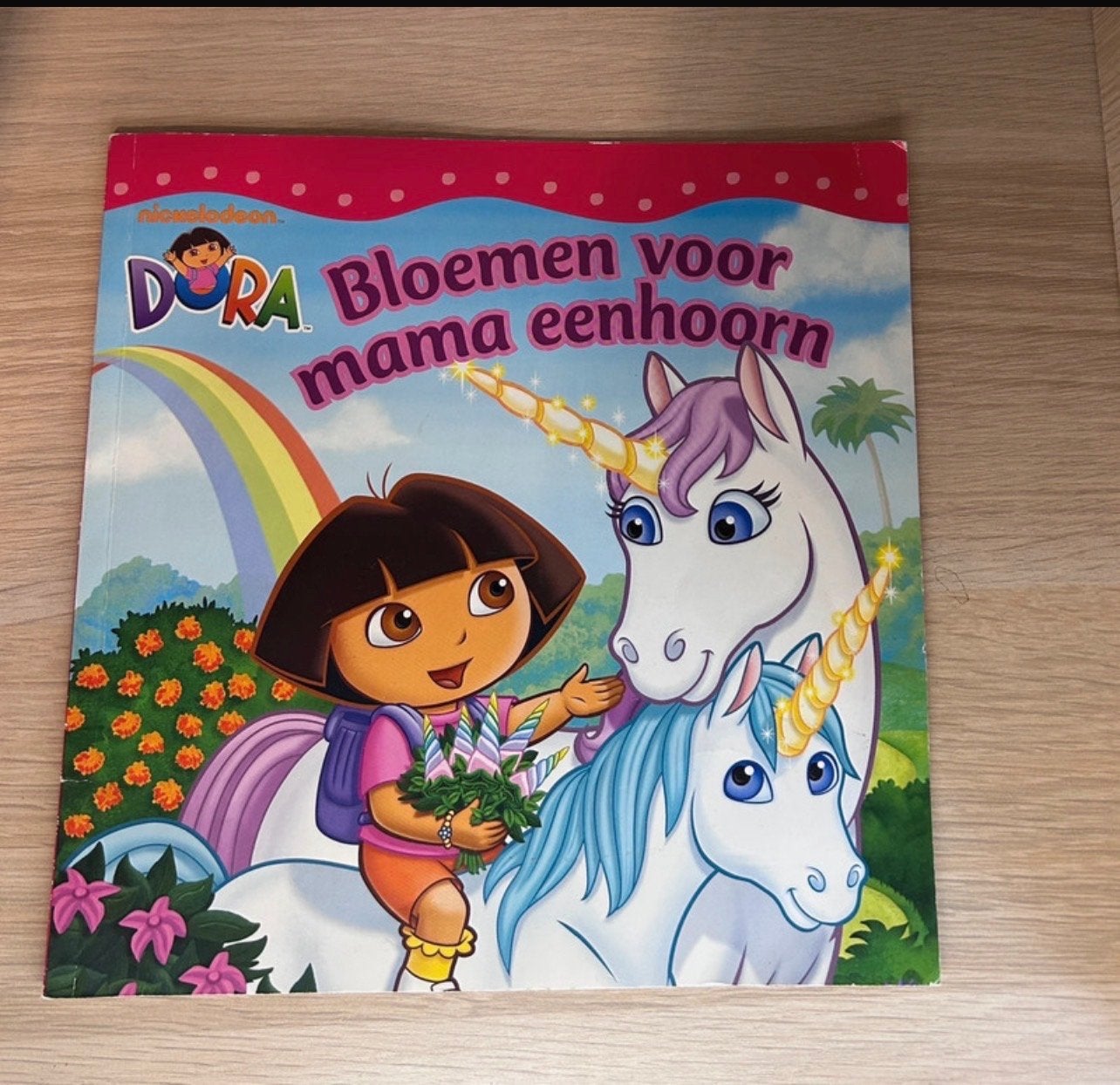 Dora: Bloemen voor mama eenhoorn - Kinderboek, Boeken, Ophalen of Verzenden, Zo goed als nieuw, 2 tot 3 jaar
