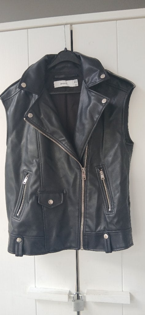 Gilet, Bershka, zwart leatherlook, maat XS, Zwart, Maat 34 (XS) of kleiner, Gedragen, Bershka