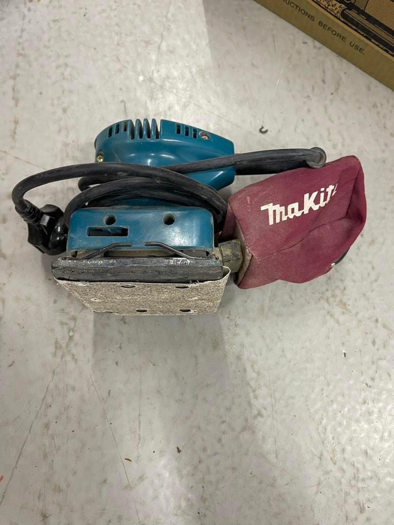 Makita Vlakschuurmachine - Gebruikt maar functioneel, Doe-het-zelf en Verbouw, Ophalen of Verzenden, Gebruikt, Minder dan 600 watt