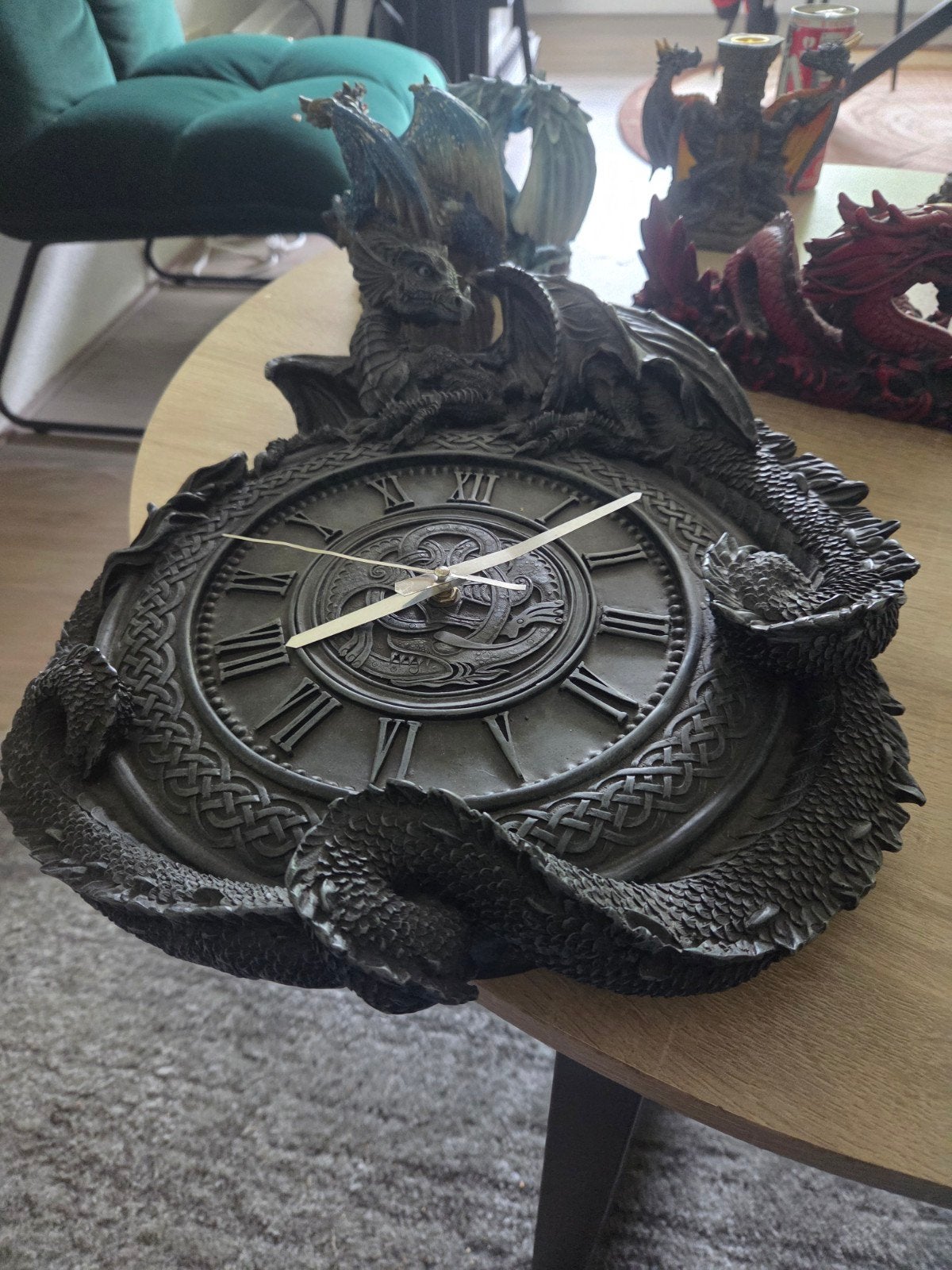 Unieke drakenklok - wandklok met drakenontwerp, Huis en Inrichting, Vintage, Analoog, Werkt op batterijen, Ophalen of Verzenden