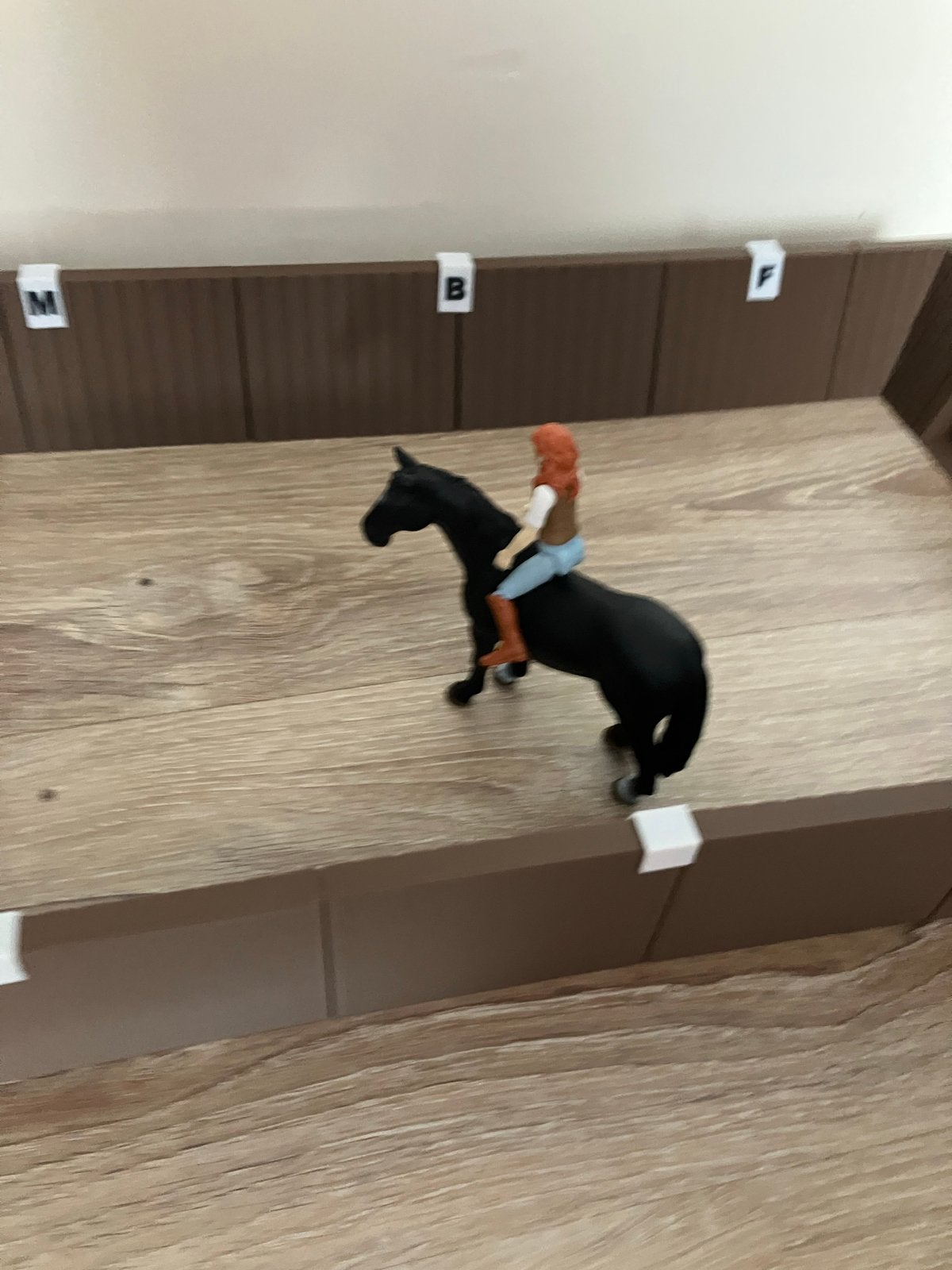 Schleich paardenbak met bakletters, Ophalen of Verzenden, Gebruikt, Jongen of Meisje