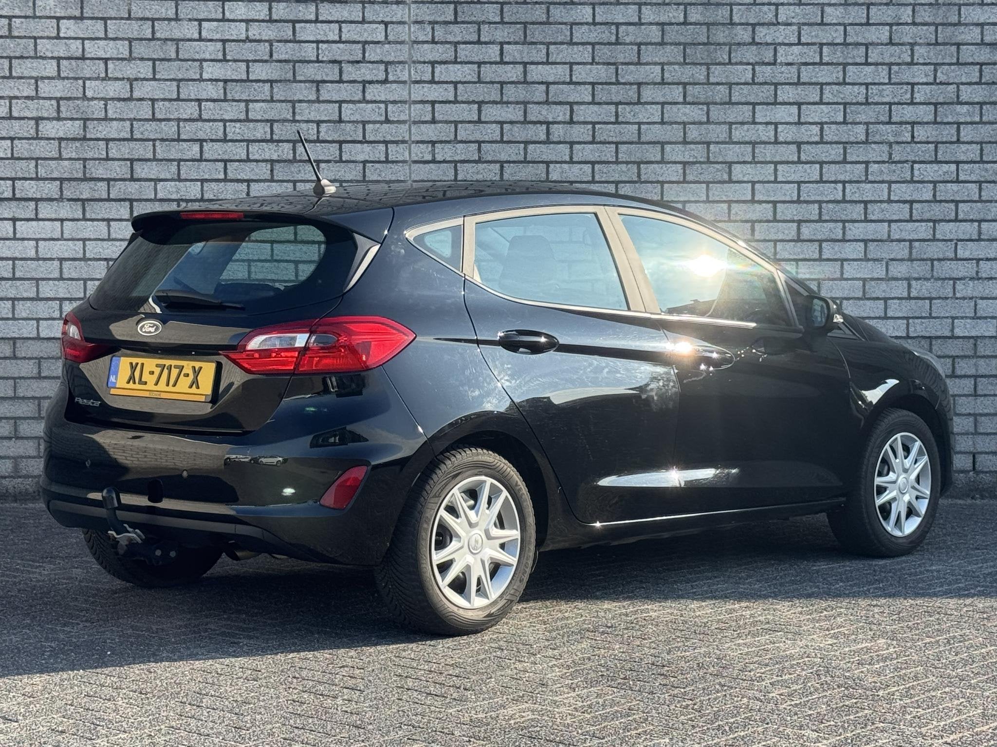 Ford Fiesta 1.1 Trend | Trekhaak | Stoelverwarming | Parkeer, Auto's, Stof, Met garantie (alle), Zwart, Bedrijf