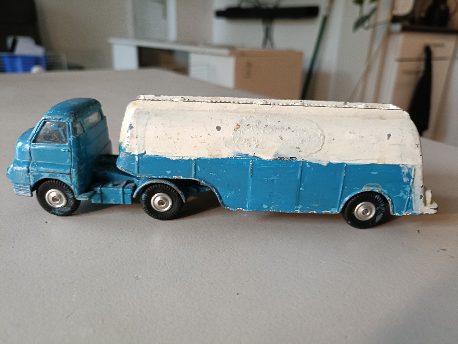 Corgi Toys Bedford ''S' Tanker 'MILK' No.1129
Gemaakt van 19, Ophalen of Verzenden, Gebruikt, Overige merken
