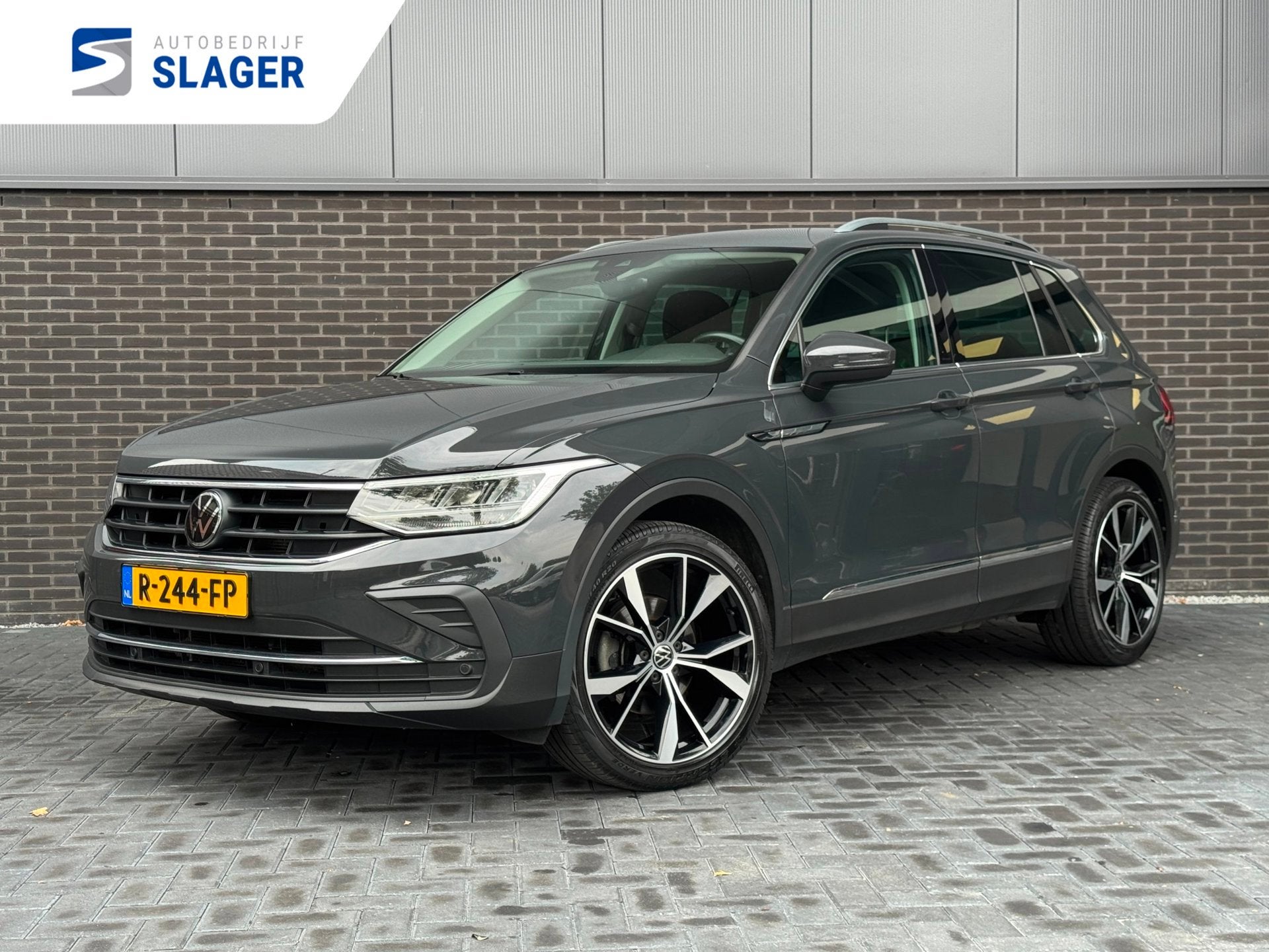 Volkswagen Tiguan 1.5 TSI Life Business 150 pk DSG | Trekhaa, Dealer onderhouden, Stof, Euro 6, 4 cilinders