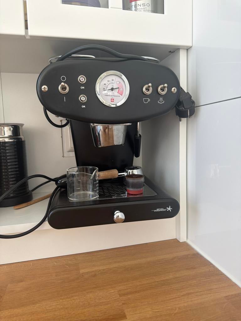 FrancisFrancis! Illy X1 Espresso Machine Zwart, Witgoed en Apparatuur, Stoompijpje, Gebruikt, Espresso apparaat, Gemalen koffie