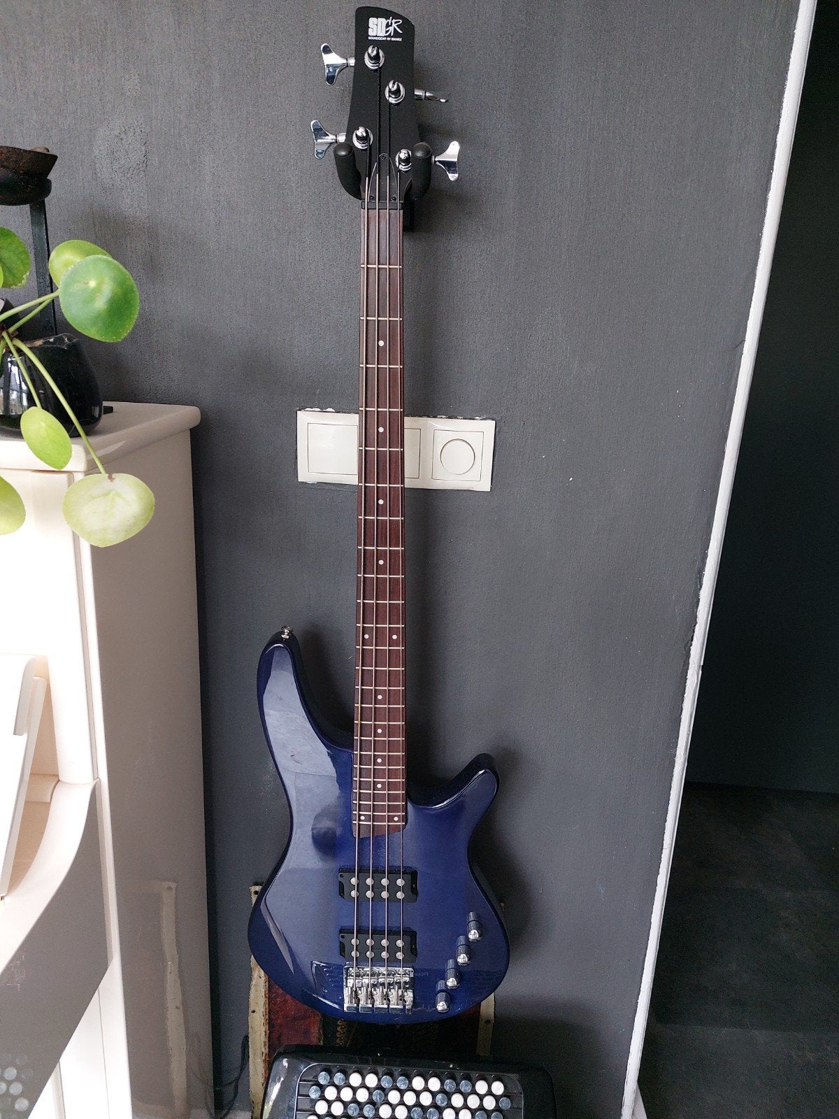 Ibanez SRX 300 Basgitaar met actieve voorversterker, Ophalen of Verzenden, Zo goed als nieuw, Elektrisch, 6-snarig